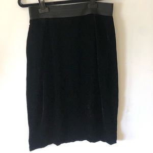 Max Mara Velvet Pencil Skirt. Size 6
